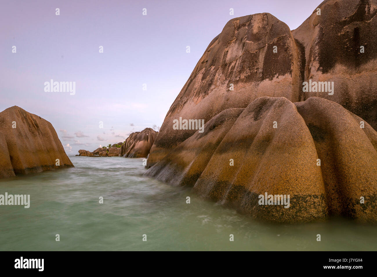 Rock formation sur la plage Anse Source d'argent, La Digue, Seychelles, océan Indien Banque D'Images