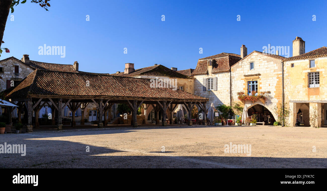 France, Dordogne, Monpazier, les plus Beaux villages de France (les plus beaux villages de France), place des Cornieres et Hall Banque D'Images