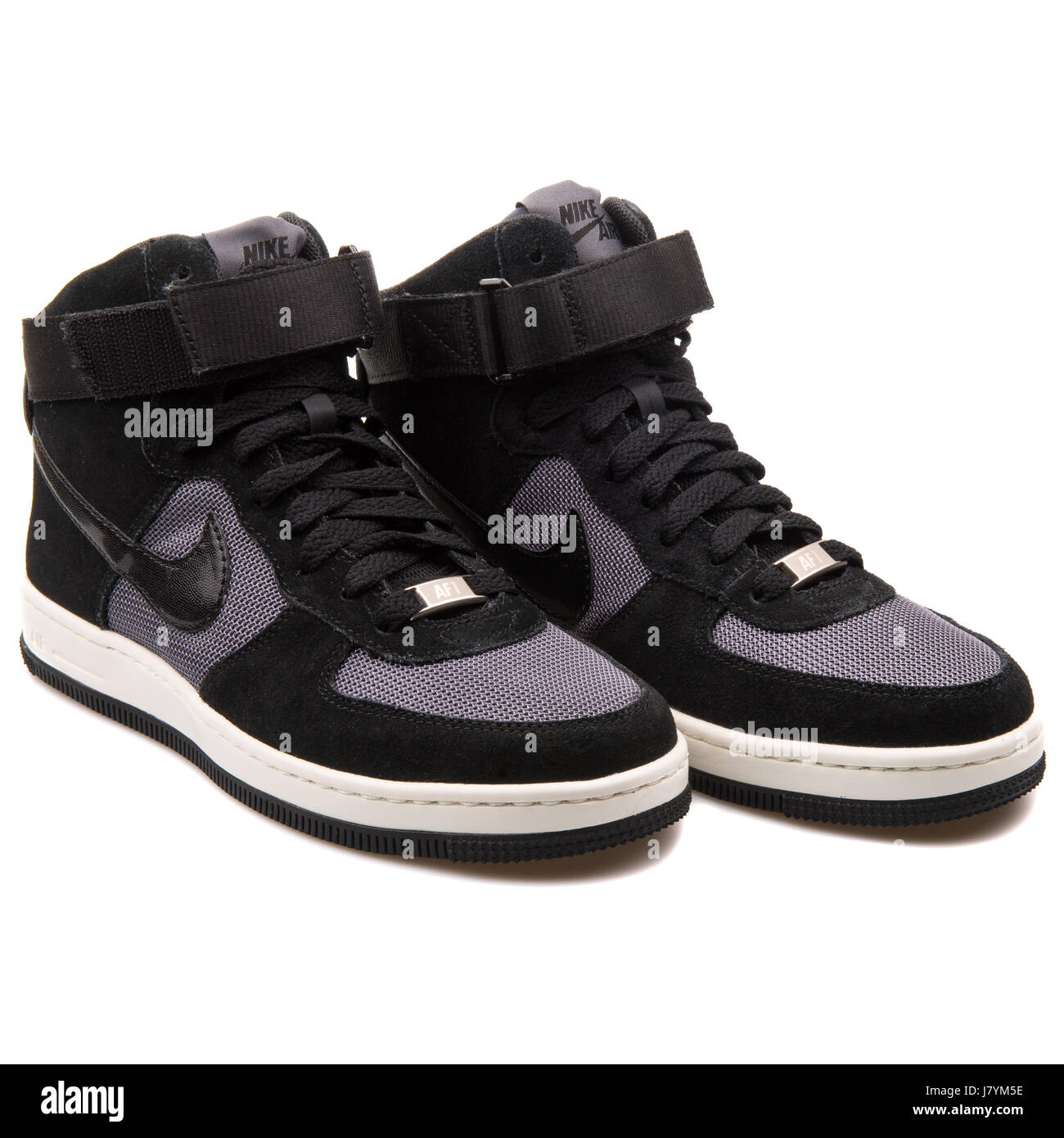 W Nike AF1 Ultra Force milieu féministe noire haute Sneakers - 654851-009  Photo Stock - Alamy
