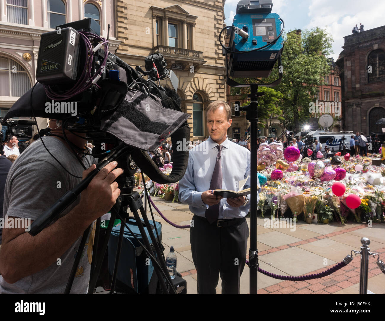 Memorial floral à St Ann's Square pour le 22 assassinés à la Manchester Arena par Salman Abedi Banque D'Images