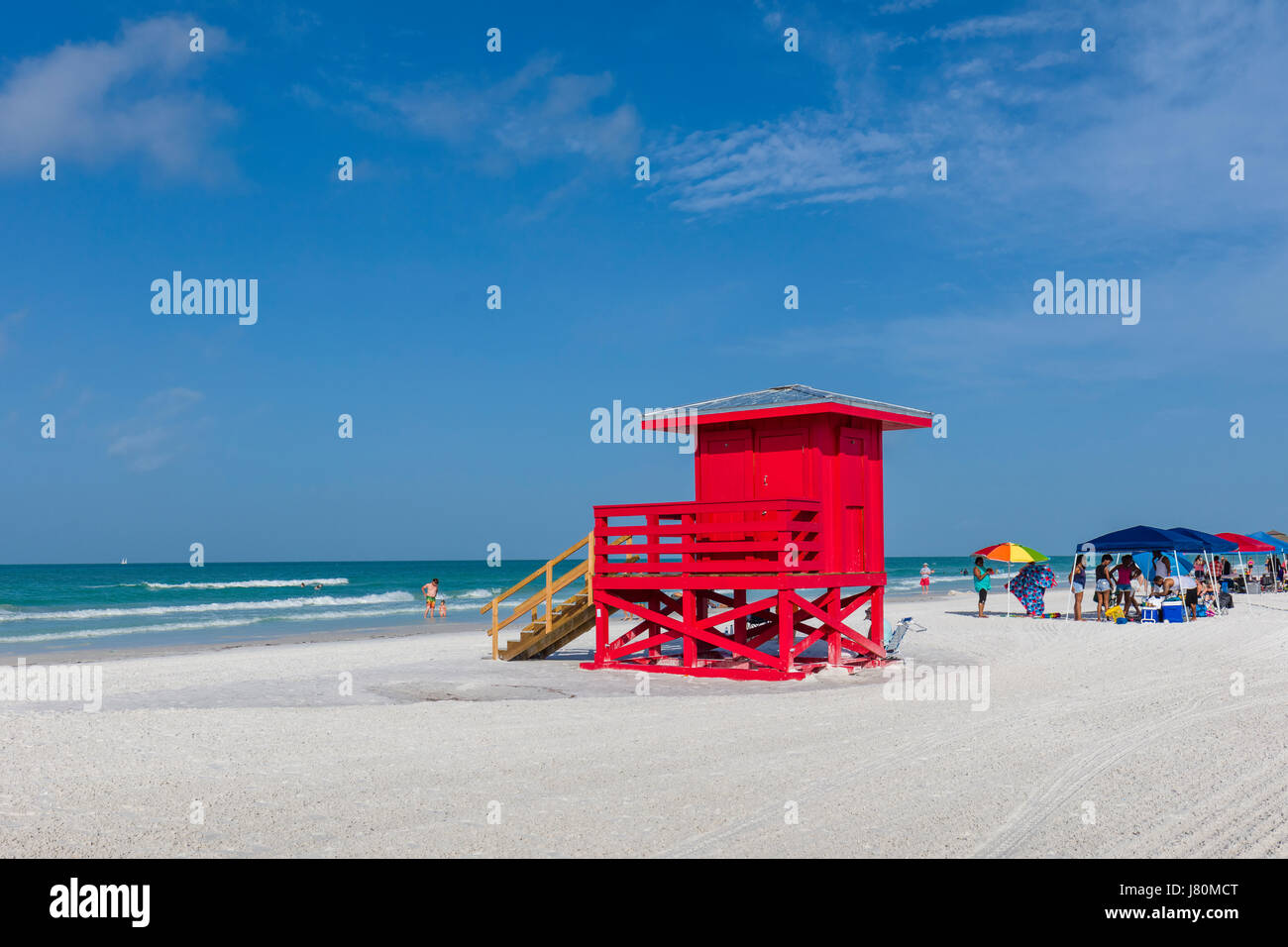 La tour rouge Lifeguard Siesta Key Beach number 1 beach à nous sur le golfe du Mexique à Sarasota en Floride Banque D'Images