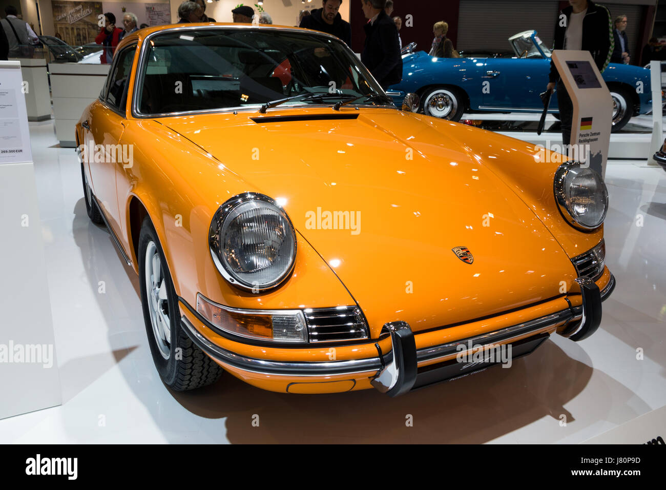 ESSEN, ALLEMAGNE - Apr 6, 2017 : Vintage 1970 Porsche 911 2.2. coupé voiture classique au Techno Classica Essen Car Show. Banque D'Images