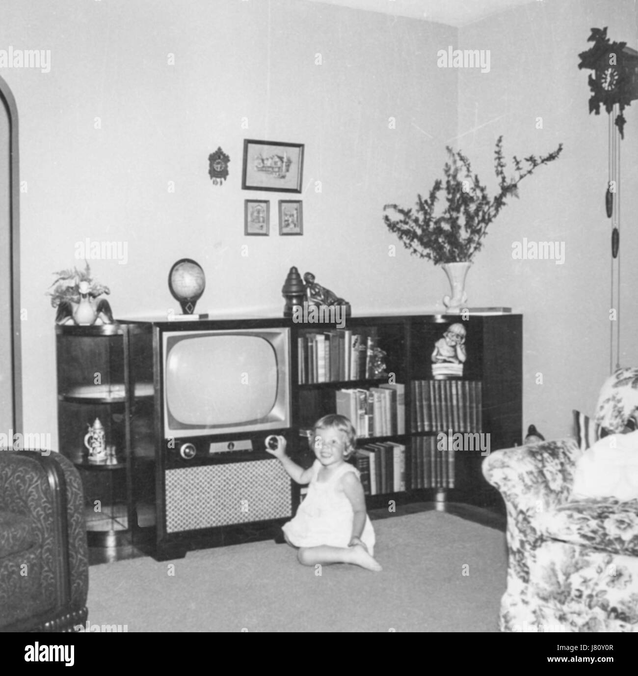 Petite fille TV sur Turing, années 50, USA Banque D'Images Petite fille TV sur Turing, années 50, USA Banque D'Images