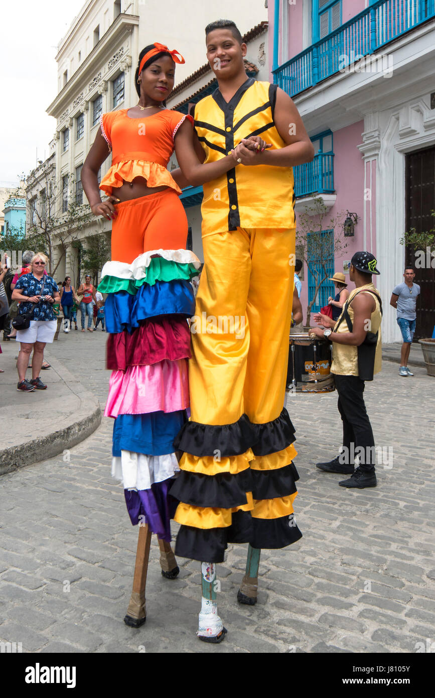 Défilé d'acteurs dans la région de Plaza de San Francisco, La Havane, Cuba Banque D'Images