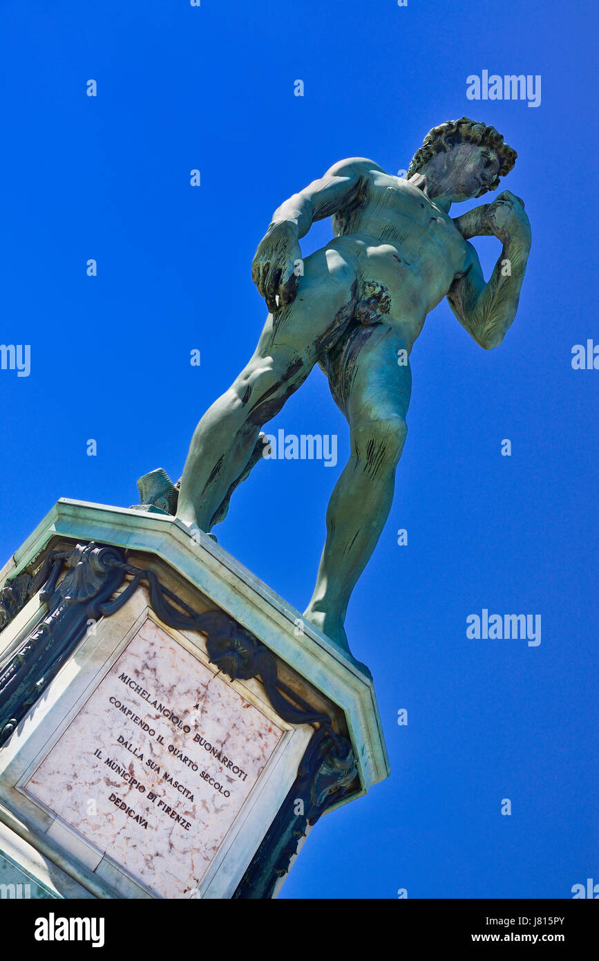 Italie, Toscane, Florence, Piazzale Michelangelo, réplique de la célèbre statue de David de Michel-Ange. Banque D'Images