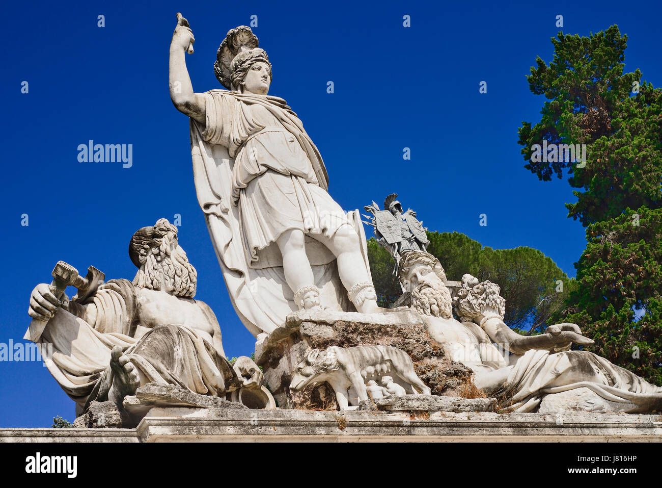 L'Italie, Rome, Place del Popolo, Fontaine de Neptune détail. Banque D'Images