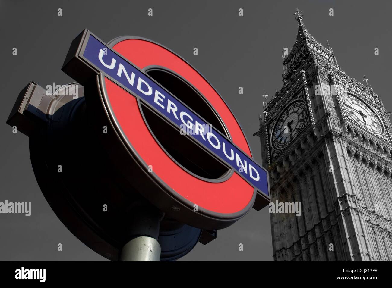 Big Ben et un signe de métro à Londres Banque D'Images