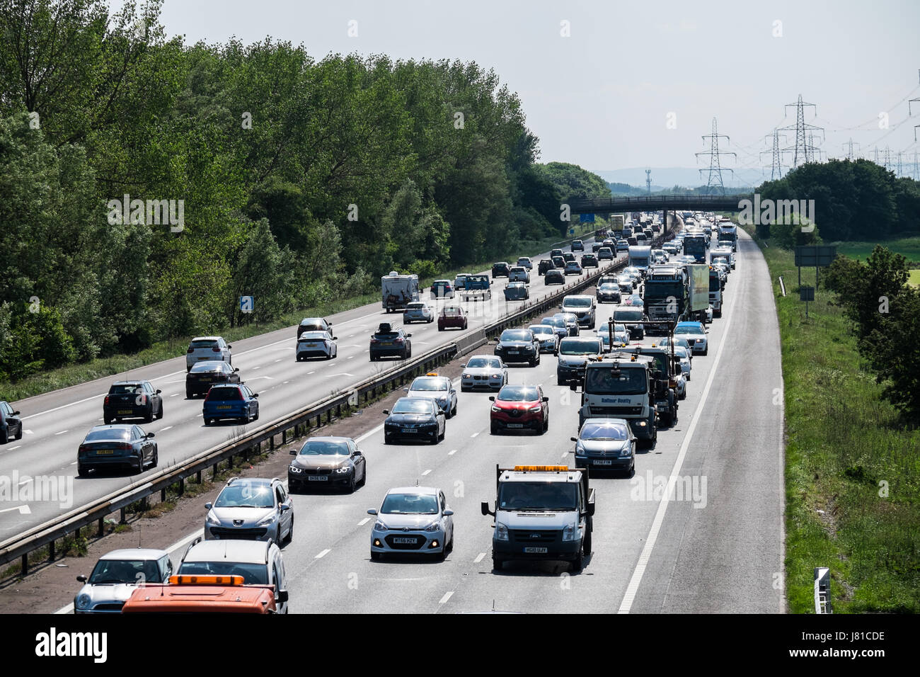 Cheshire, Royaume-Uni. 26 mai, 2017. Une longue M56 dans près de Cheshire Frodsham le vendredi 26 mai 2017, puisque la Banque escapade commence. Crédit : Christopher Middleton/Alamy Live News Banque D'Images