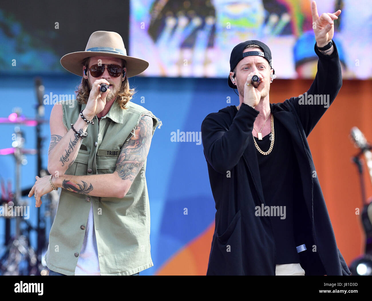 New York, NY, USA. 26 mai, 2017. Brian Kelley et Tyler Hubbard de la Floride Géorgie Line effectuer au Rumsey Playfield de Central Park pour le bon matin American Summer Concert Series le 26 mai 2017 dans la ville de New York. Crédit : John Palmer/media/Alamy Punch Live News Banque D'Images