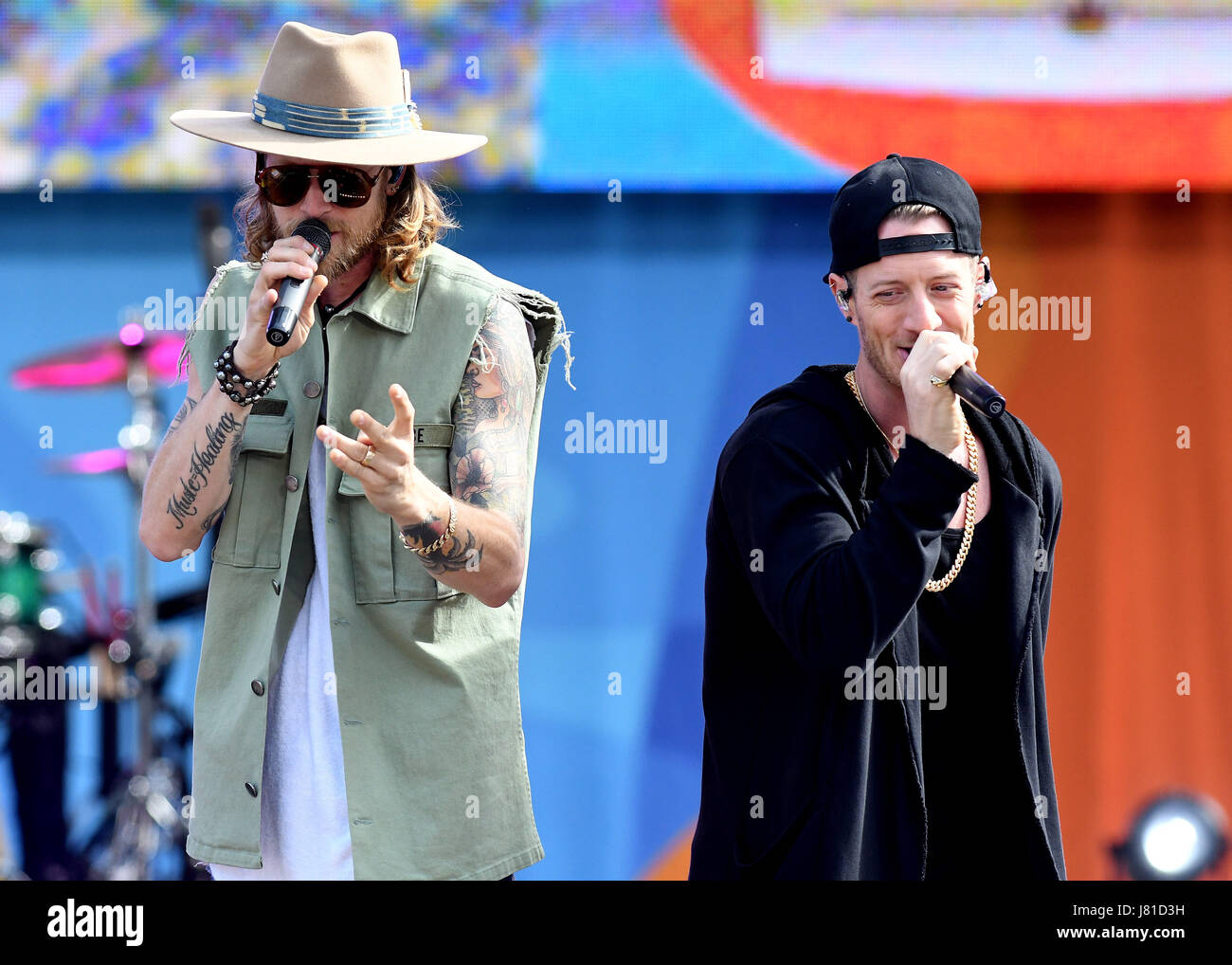 New York, NY, USA. 26 mai, 2017. Brian Kelley et Tyler Hubbard de la Floride Géorgie Line effectuer au Rumsey Playfield de Central Park pour le bon matin American Summer Concert Series le 26 mai 2017 dans la ville de New York. Crédit : John Palmer/media/Alamy Punch Live News Banque D'Images