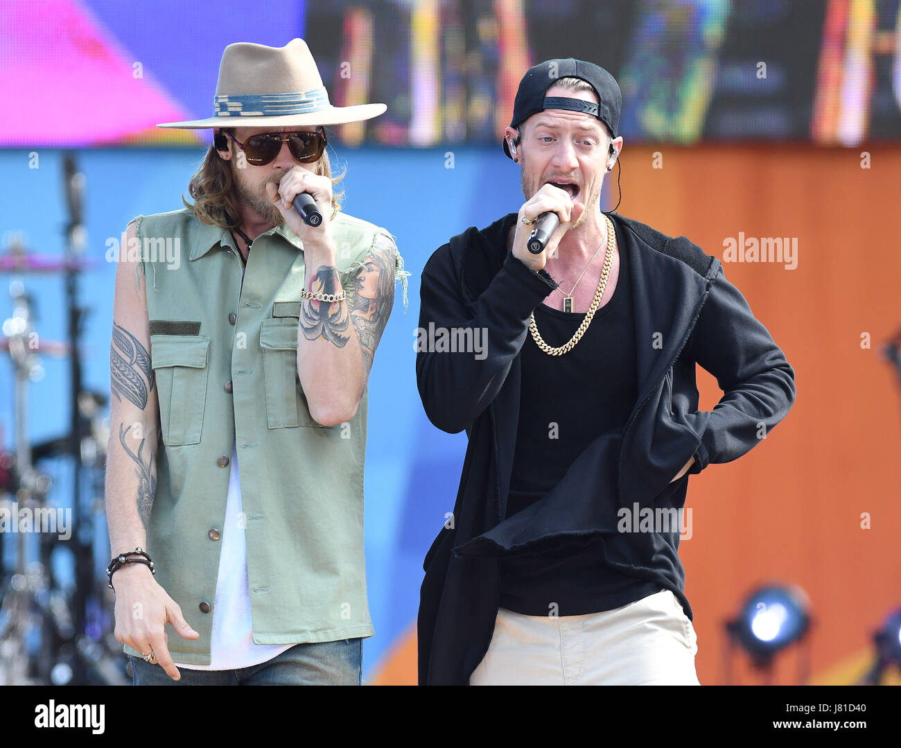New York, NY, USA. 26 mai, 2017. Brian Kelley et Tyler Hubbard de la Floride Géorgie Line effectuer au Rumsey Playfield de Central Park pour le bon matin American Summer Concert Series le 26 mai 2017 dans la ville de New York. Crédit : John Palmer/media/Alamy Punch Live News Banque D'Images