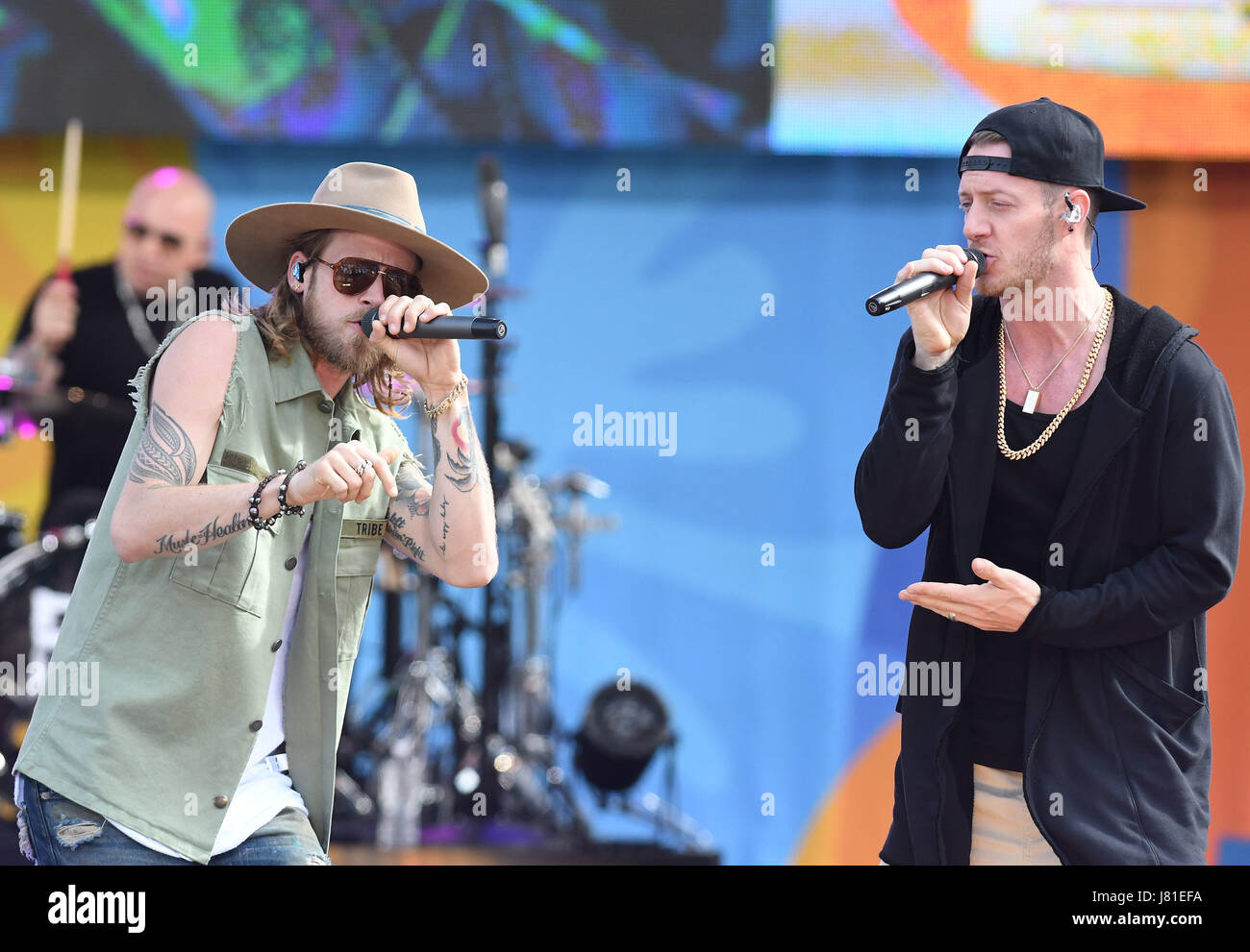 New York, NY, USA. 26 mai, 2017. Brian Kelley et Tyler Hubbard de Florida Georgia Line effectuer au Rumsey Playfield de Central Park pour le Good Morning America 2017 Concert Series le 26 mai 2017 dans la ville de New York. Crédit : : John Palmer/media/Alamy Punch Live News Banque D'Images