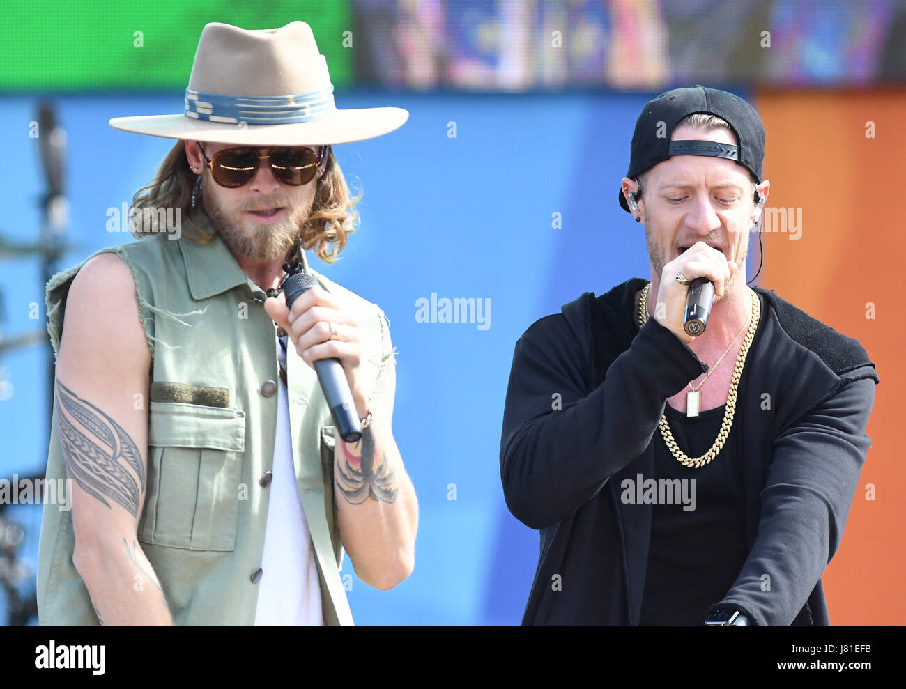 New York, NY, USA. 26 mai, 2017. Brian Kelley et Tyler Hubbard de Florida Georgia Line effectuer au Rumsey Playfield de Central Park pour le Good Morning America 2017 Concert Series le 26 mai 2017 dans la ville de New York. Crédit : : John Palmer/media/Alamy Punch Live News Banque D'Images