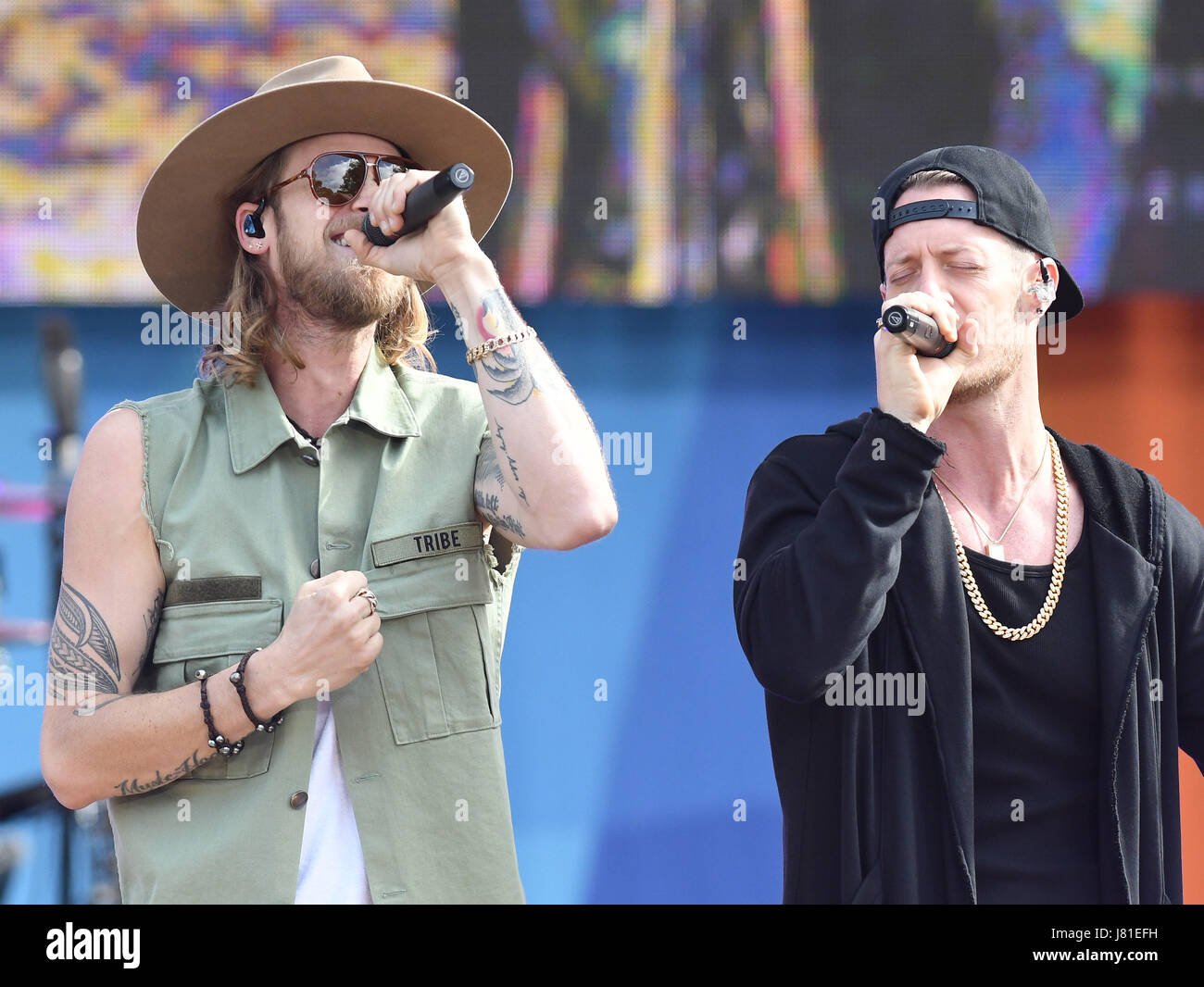 New York, NY, USA. 26 mai, 2017. Brian Kelley et Tyler Hubbard de Florida Georgia Line effectuer au Rumsey Playfield de Central Park pour le Good Morning America 2017 Concert Series le 26 mai 2017 dans la ville de New York. Crédit : : John Palmer/media/Alamy Punch Live News Banque D'Images