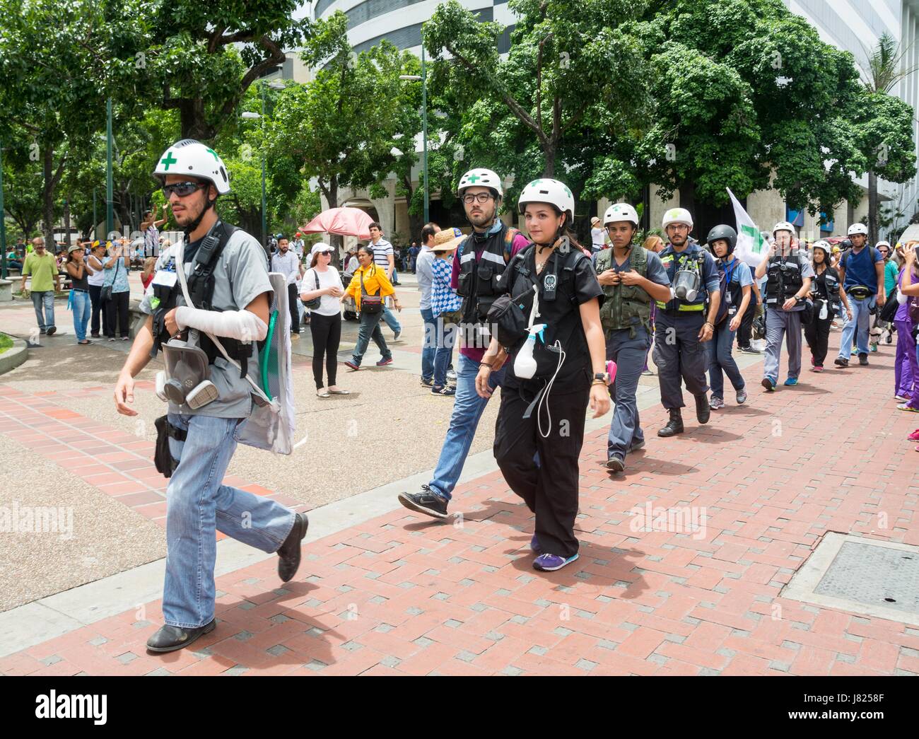 La croix verte groupe de bénévoles (UCV) dans la marche de la santé. La mobilisation de l'opposition appelé 'grande marche pour la santé et la vie" a été développé en Aveni Banque D'Images