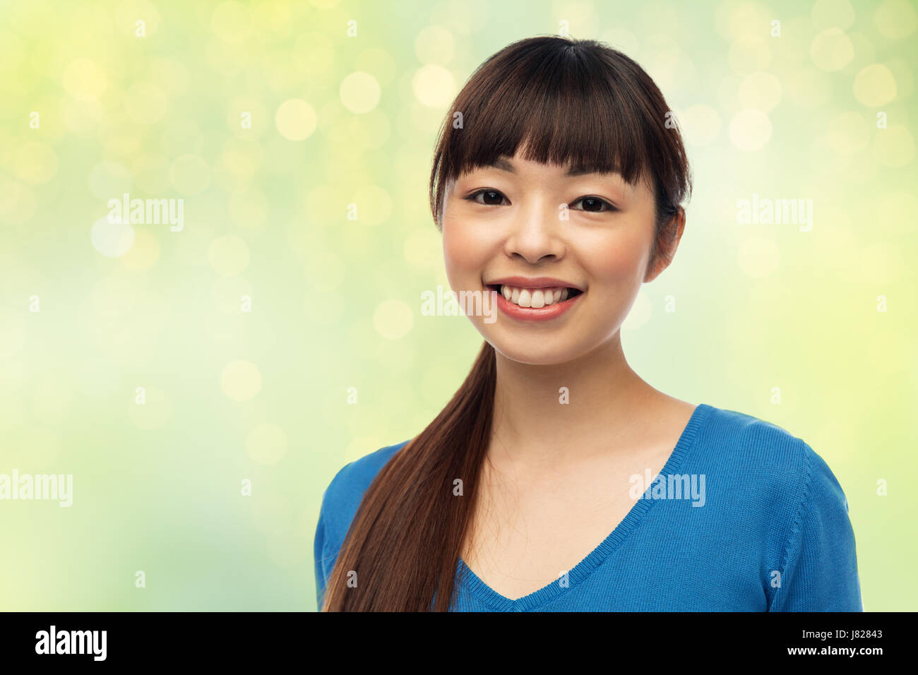Happy smiling young asian woman Banque D'Images