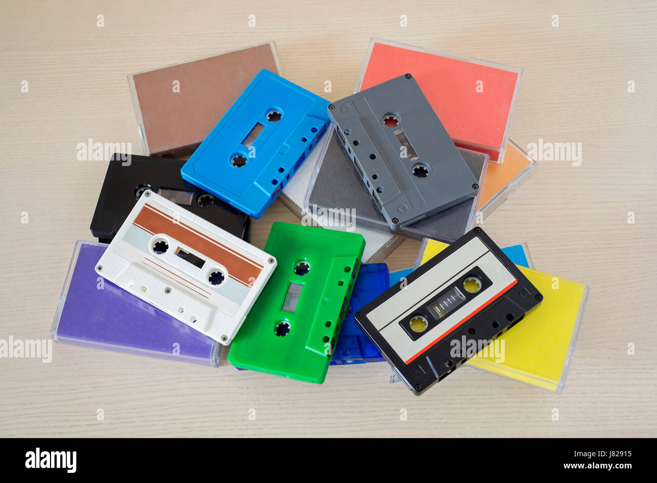 Les bandes audio rétro sur la table Banque D'Images