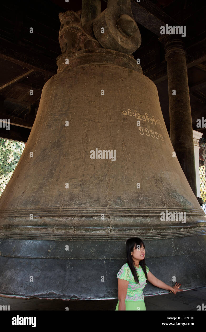 En Asie, LE MYANMAR (BIRMANIE), Division de Mandalay, Mingun Mingun, Bell (deuxième plus grosse cloche du monde, avec 1808 AD) Banque D'Images