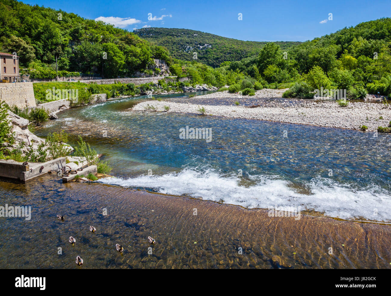 France, Languedoc-Roussillon, Hérault, vue sur le fleuve Hérault à Laroque au sud de Ganges Banque D'Images