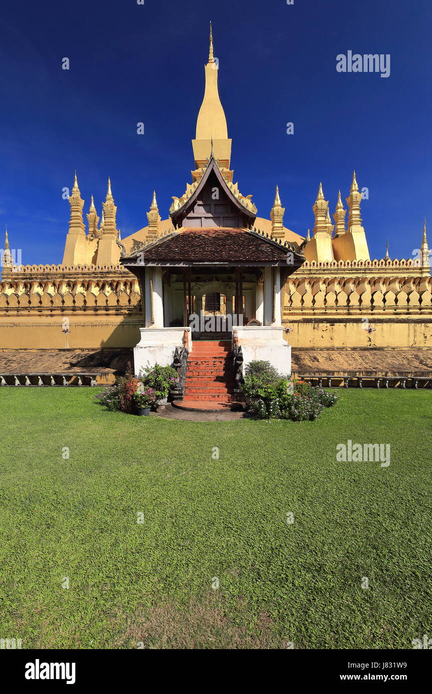 Pha That Luang stupa couvert d'or placé 4 km.de centre ville légendaire fondée en 3rd.siècle BC et la souffrance plusieurs destructions et recons Banque D'Images