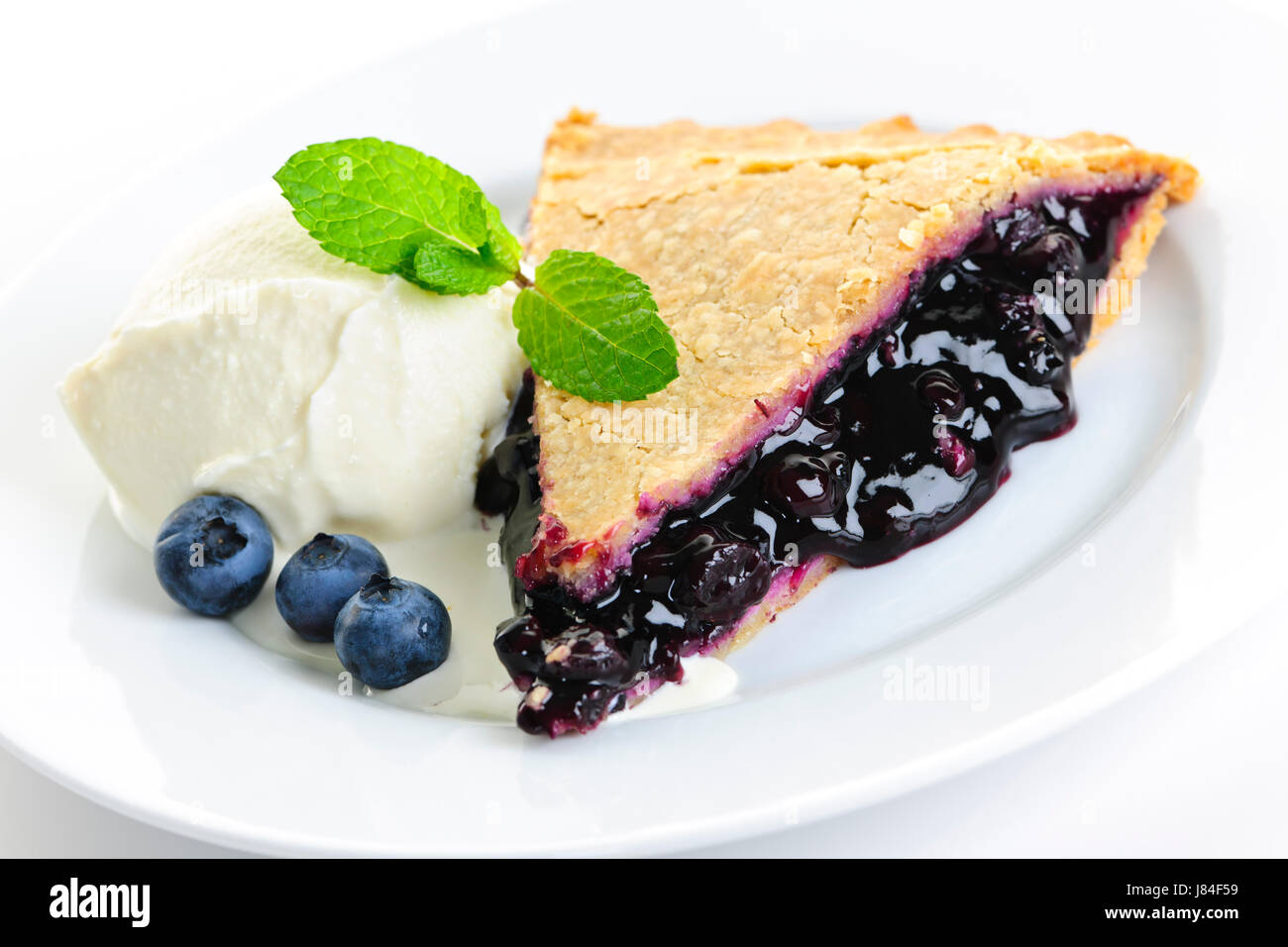 Gâteaux tarte gâteau plaque pièce segment section partie salon bleuets myrtilles Banque D'Images