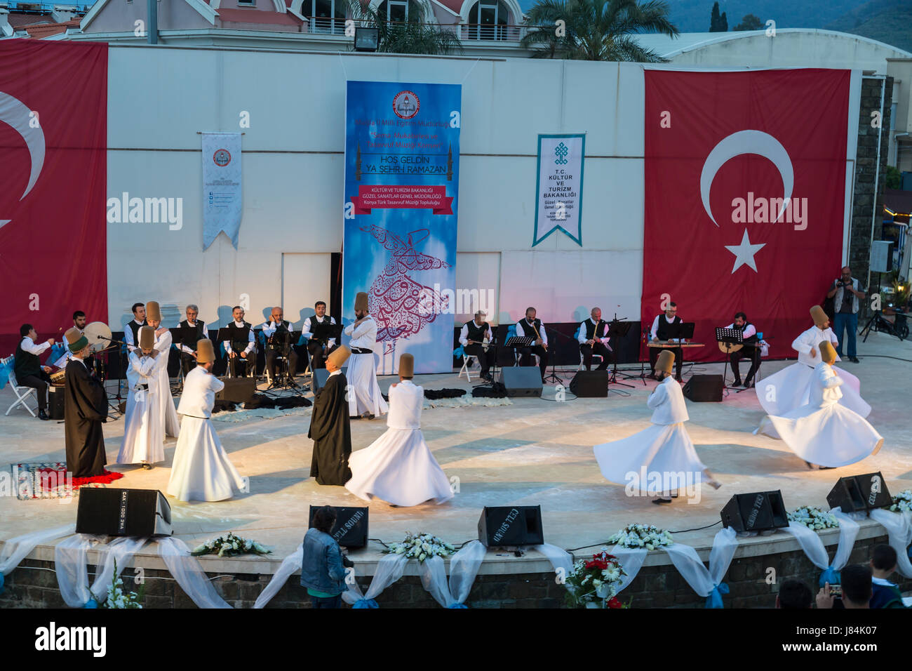 À Marmaris amphitheater à Marmaris, Mugla, Turquie - le 26 mai 2017 : spectacle des derviches tourneurs et concert de musique religieuse pour le début du ramadan à Ma Banque D'Images