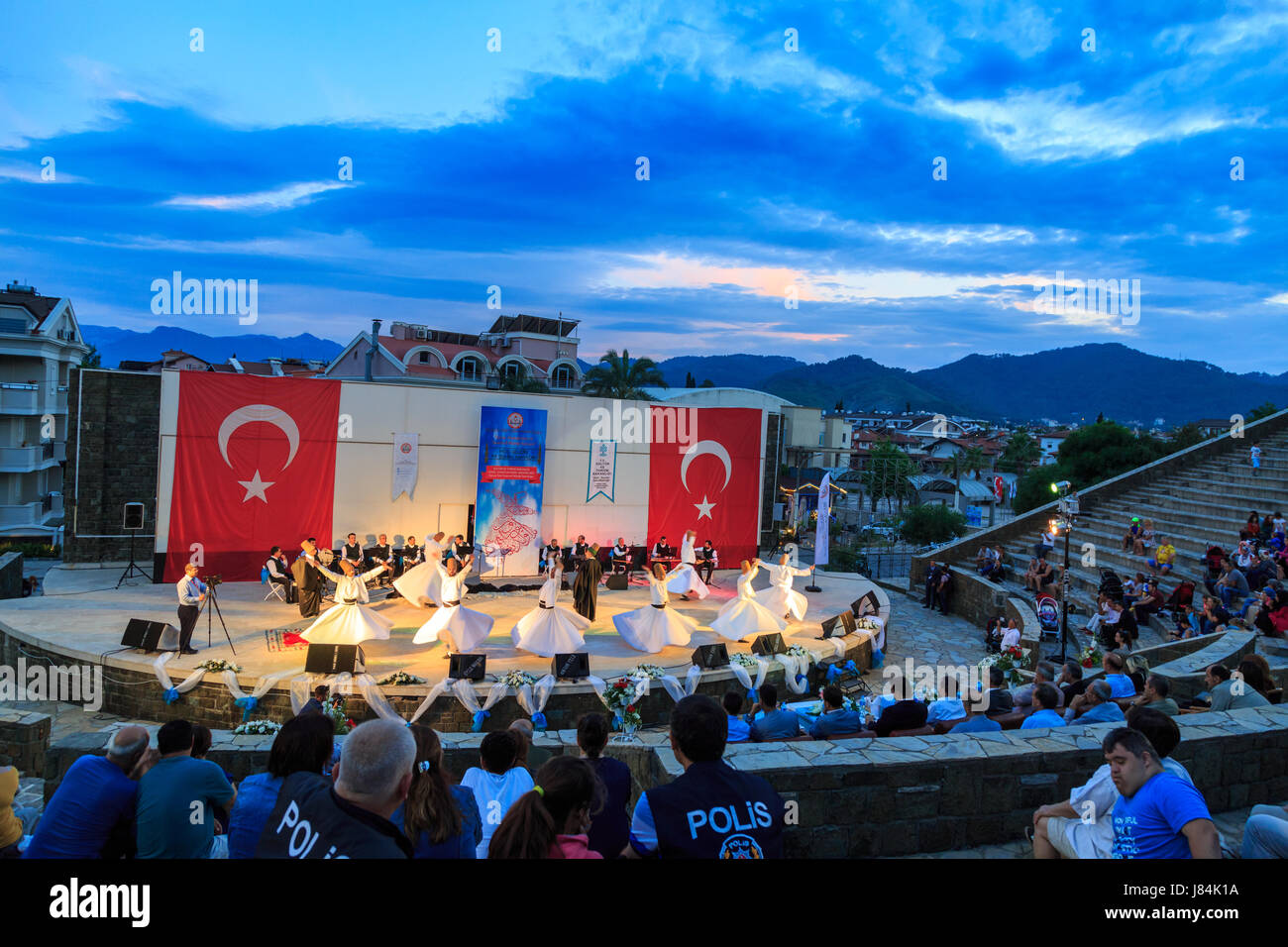 À Marmaris amphitheater à Marmaris, Mugla, Turquie - le 26 mai 2017 : spectacle des derviches tourneurs et concert de musique religieuse pour le début du ramadan à Ma Banque D'Images