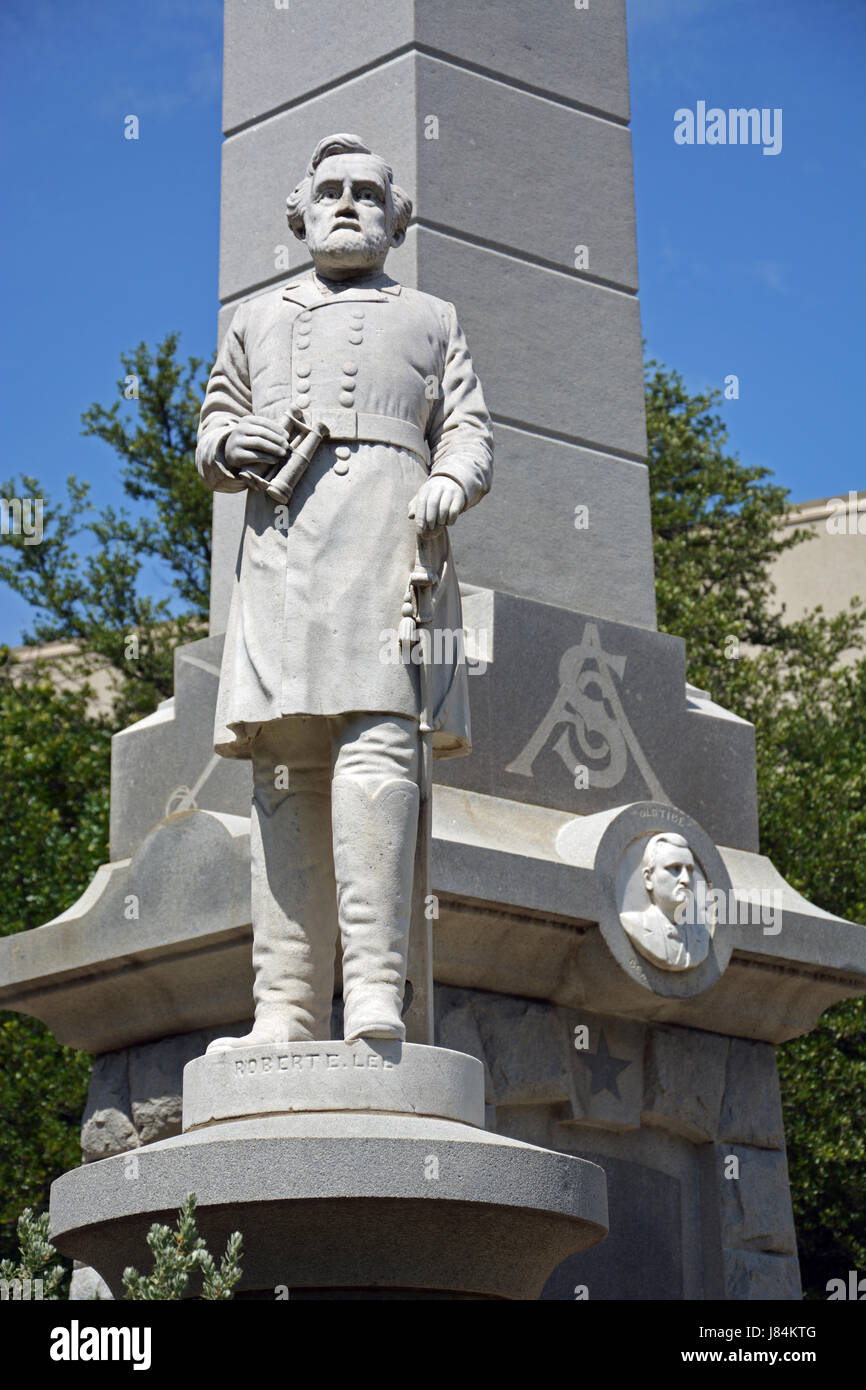 La statue de Robert E Lee, une partie de la Confederate War Memorial à Dallas de Pioneer Park cimetière où il a été transféré en 1961 Banque D'Images