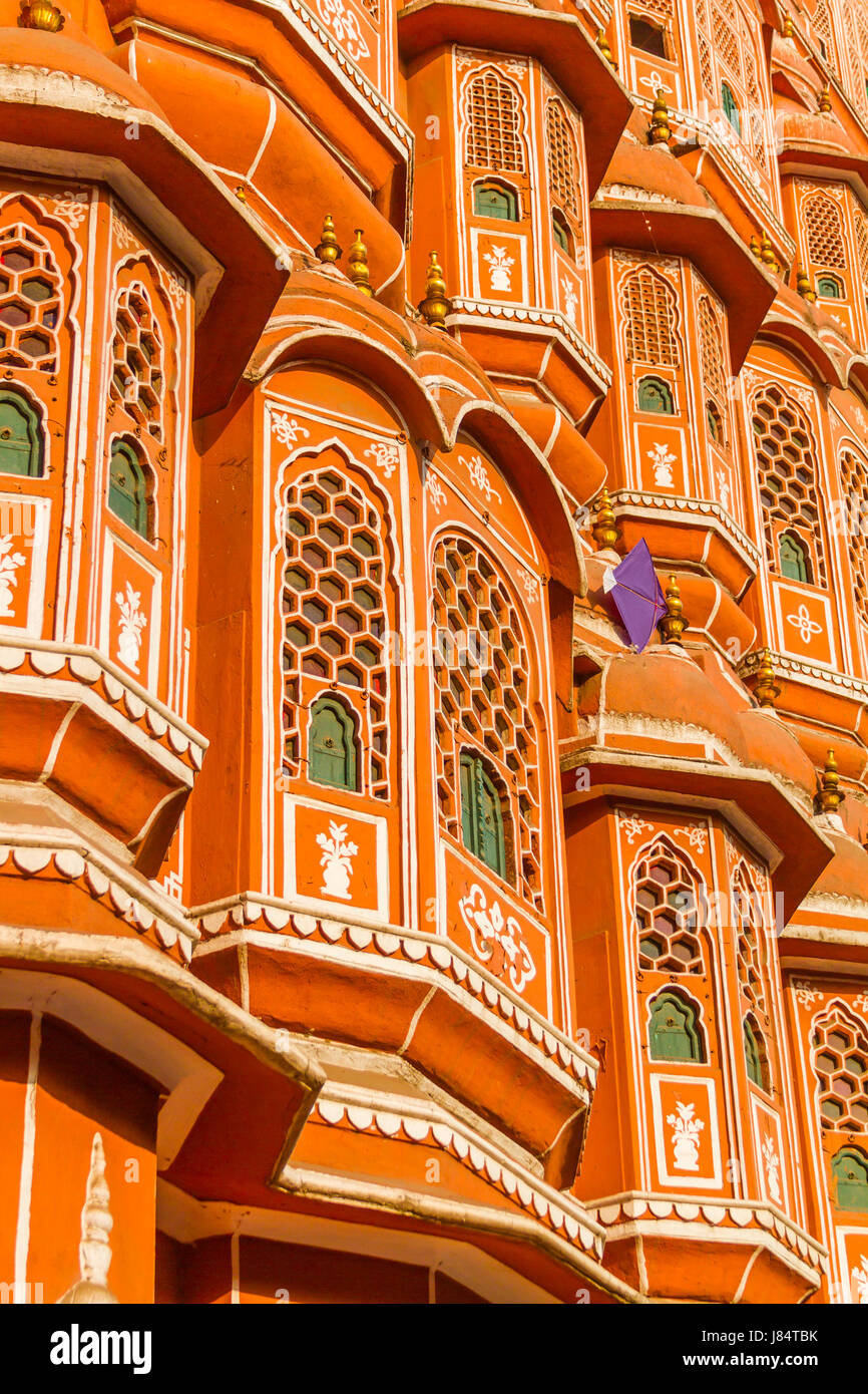 Détail architectural sur le Hawa Mahal - Palais des Vents, Jaipur, Inde. Banque D'Images