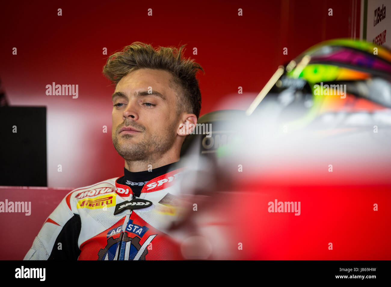 Donington Park, Royaume-Uni. 27 mai, 2017. # 2 Leon Camier MV Agusta Reparto Corse dans son pit box avant de la pratique libre 3 Crédit : Steven re/Alamy Live News Banque D'Images