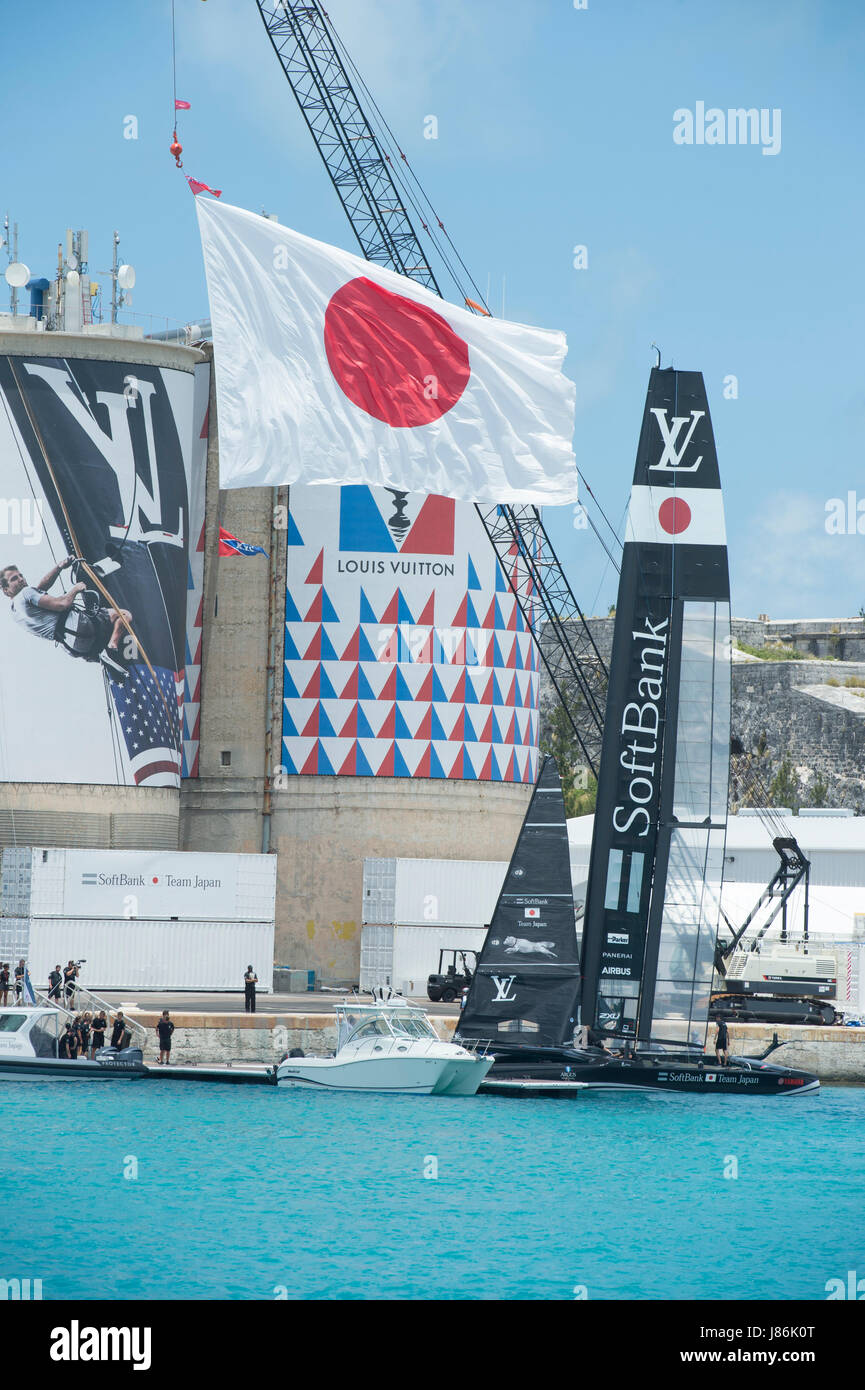 Les Bermudes. 27 mai, 2017. Soiftbank du Japon de l'équipe AC50 est lancé et prêt pour le premier jour de la 35e America's Cup challenger series. Les Bermudes. 27/5/2017 Crédit : Chris Cameron/Alamy Live News Banque D'Images