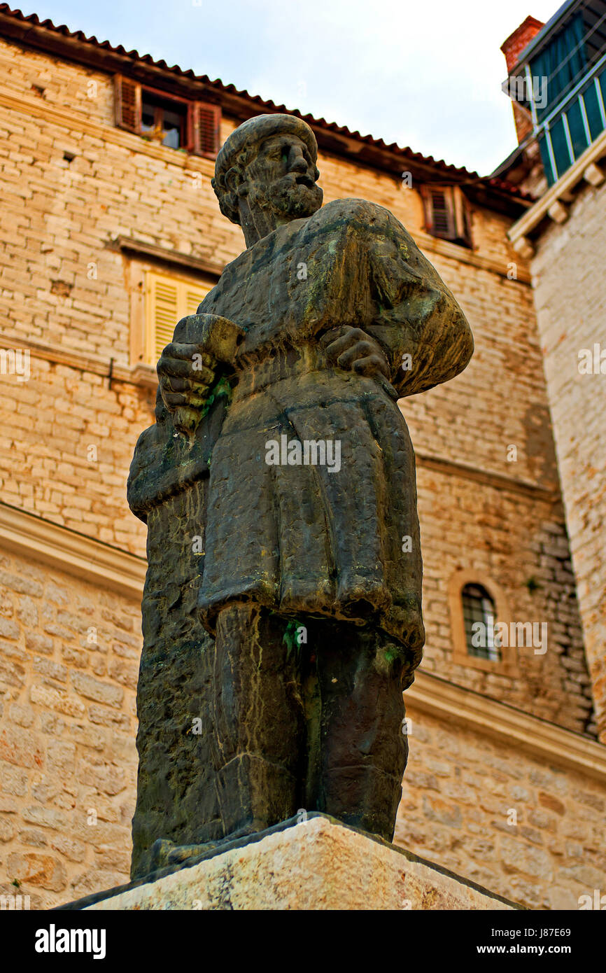 La Croatie Dalmatie Sibenik Trg Republike Hrvatske - la statue de Giorgio di Matteo Banque D'Images