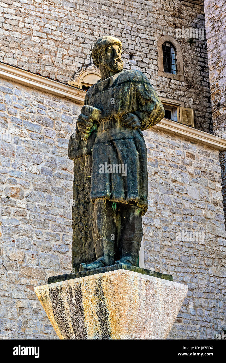 La Croatie Dalmatie Sibenik Trg Republike Hrvatske - la statue de Giorgio di Matteo Banque D'Images