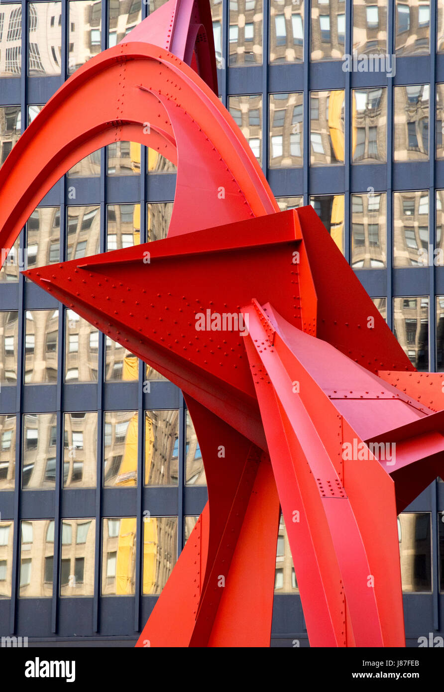 'Flamingo flamingo rouge, créé par l'artiste américain Alexander Calder, est un 53 pieds (16 m) de hauteur stabile situé dans la Plaza en face de Banque D'Images