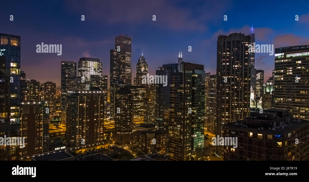 La tombée de la Scenic de gratte-ciel de Chicago du lac de l'avant-corps USA Banque D'Images