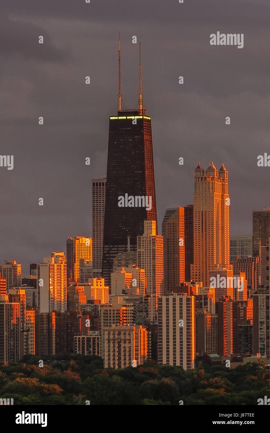 Vue panoramique de Chicago Skyline at sunset de Lakeview USA Banque D'Images