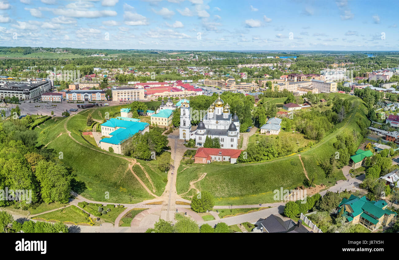 Kremlin Dmitrovsky partiellement conservé est une ancienne forteresse du 12ème siècle dans la ville de Dimitrov, situé à au nord de Moscou Banque D'Images