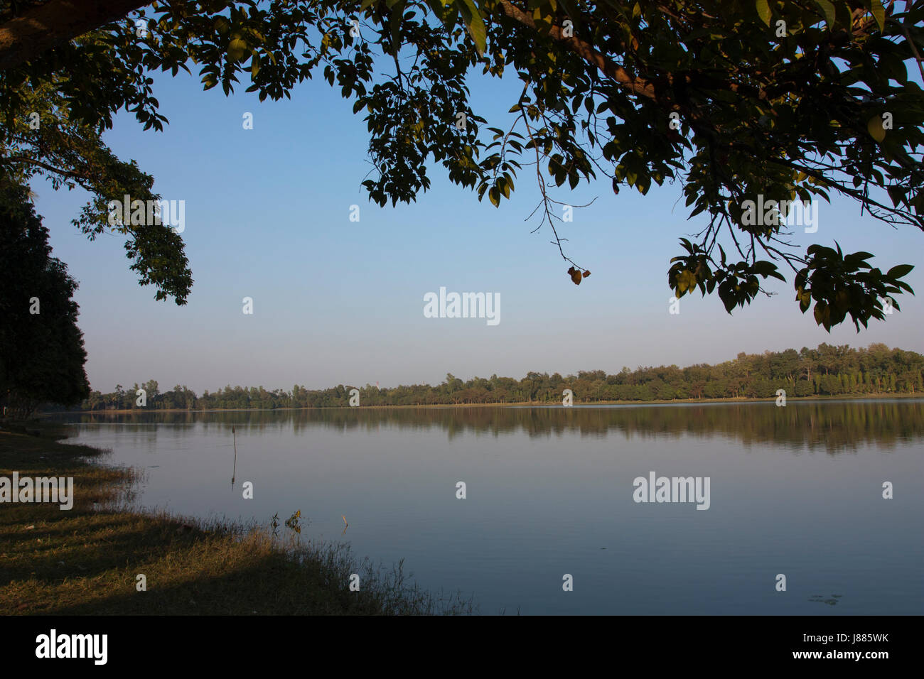 Ramsagar est un réservoir d'eau situé dans le village de Tejpur environ 8 km au sud de Dinajpur ville. Il est considéré comme le plus grand réservoir à l'homme Banque D'Images