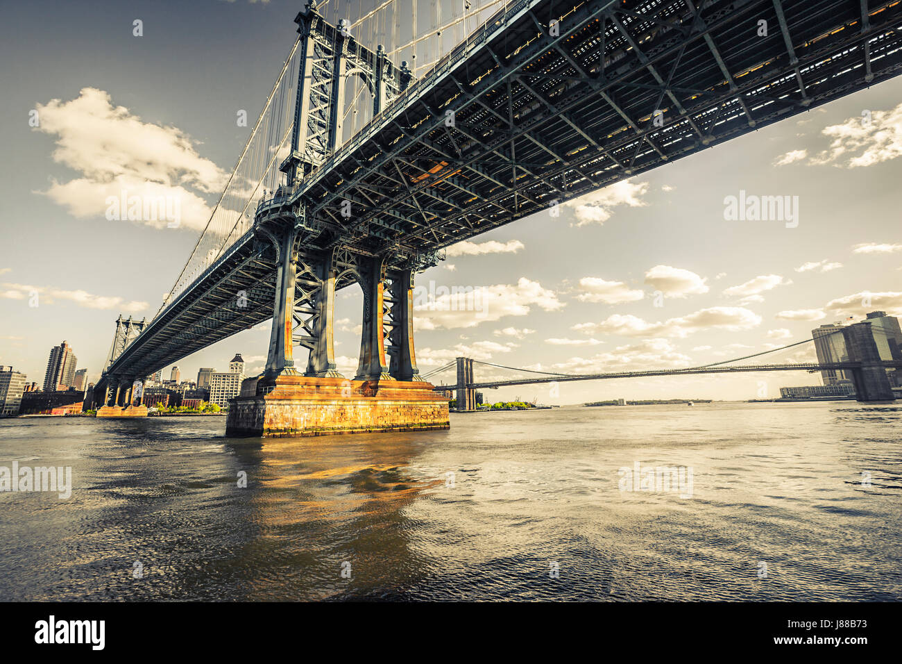 Pont de Manhattan et Brooklyn Bridge à l'arrière vintage photo, jadis ville nouvelle Banque D'Images