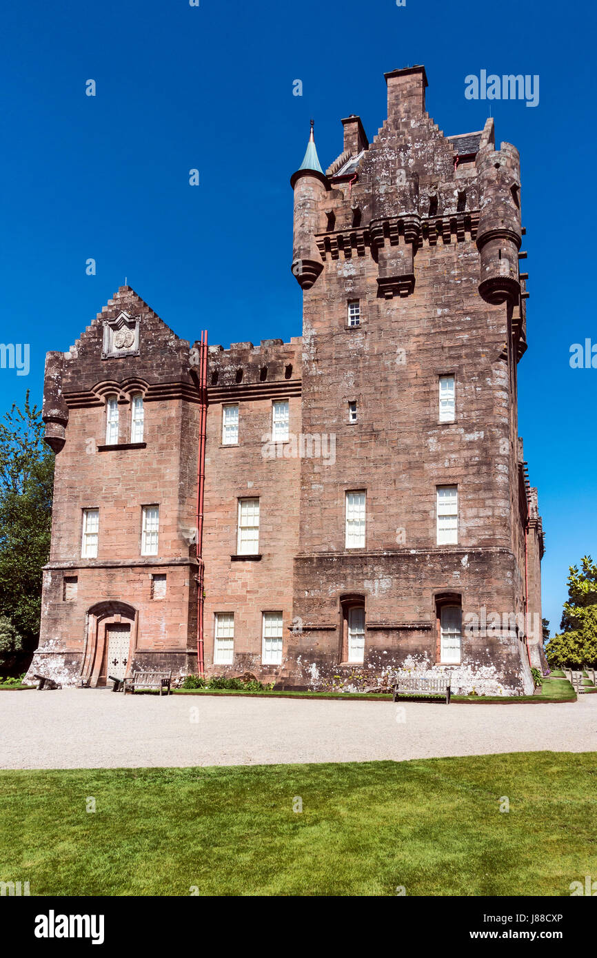 Jardin du château de Brodick et parc de pays au-dessus de la baie de Brodick sur l'île écossaise d'Arran dans Ayrshire du Nord Scotland UK Banque D'Images