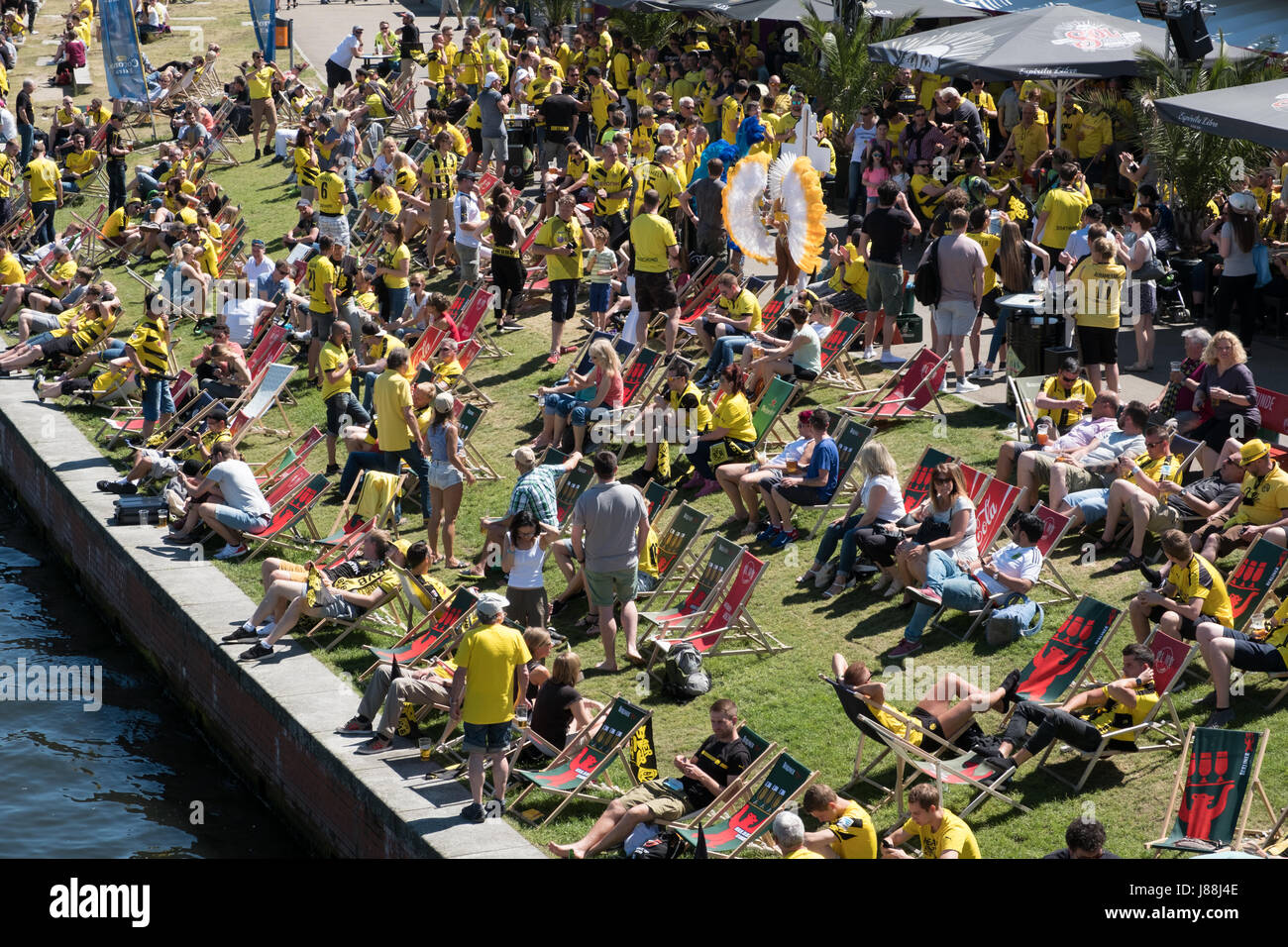 Berlin, Allemagne - le 27 mai 2017 : BVB Borussia Dortmund / fans fans de Riverside à Berlin le jour de la DFB-Pokal final. Banque D'Images