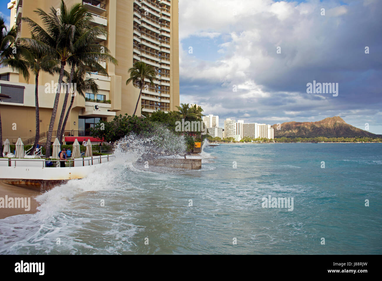 Enregistrer la marée haute ou de grandes marées à Waikiki Beach en mai 2017, Oahu, Hawaii Banque D'Images