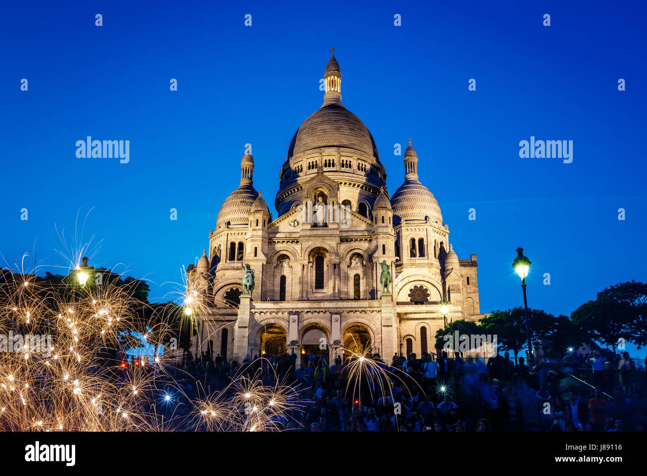 La Cathédrale du Sacré-Cœur sur la Butte Montmartre, au crépuscule, Paris, France Banque D'Images