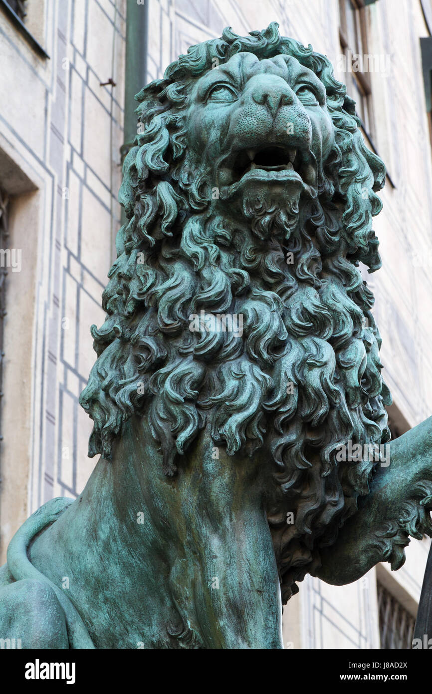 Lion de bronze à Munich, Bavière Banque D'Images