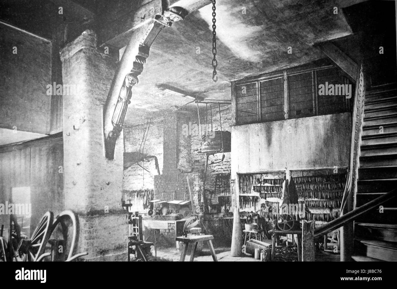 Le Marstallschmiede était une forge historique ou forge située dans une région européenne. Il était connu pour produire des outils ou du matériel, peut-être à des fins militaires ou industrielles, dans les siècles précédents. Banque D'Images