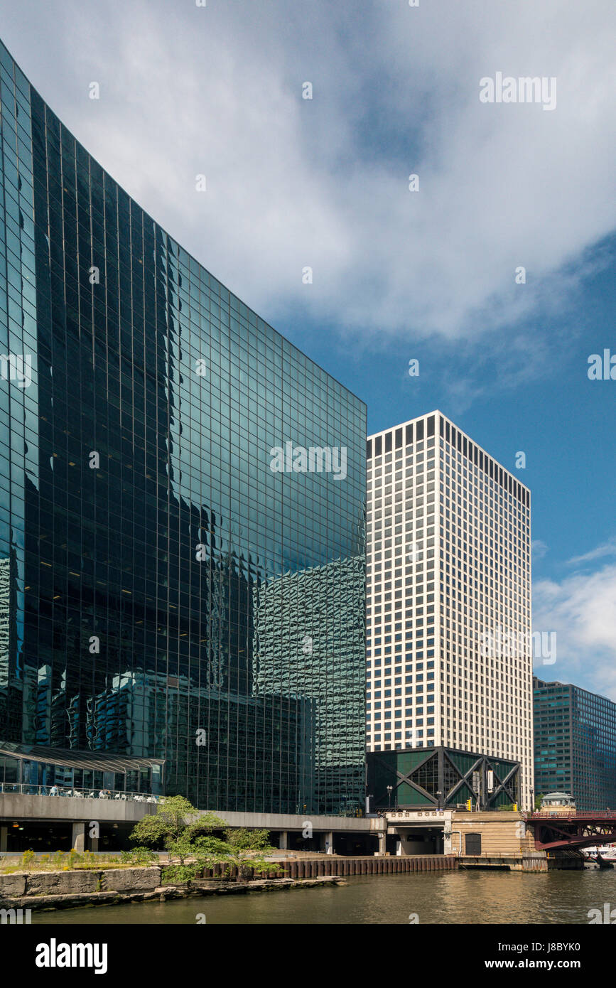 Scenic view of skyscrapers et rivière Chicago USA Banque D'Images