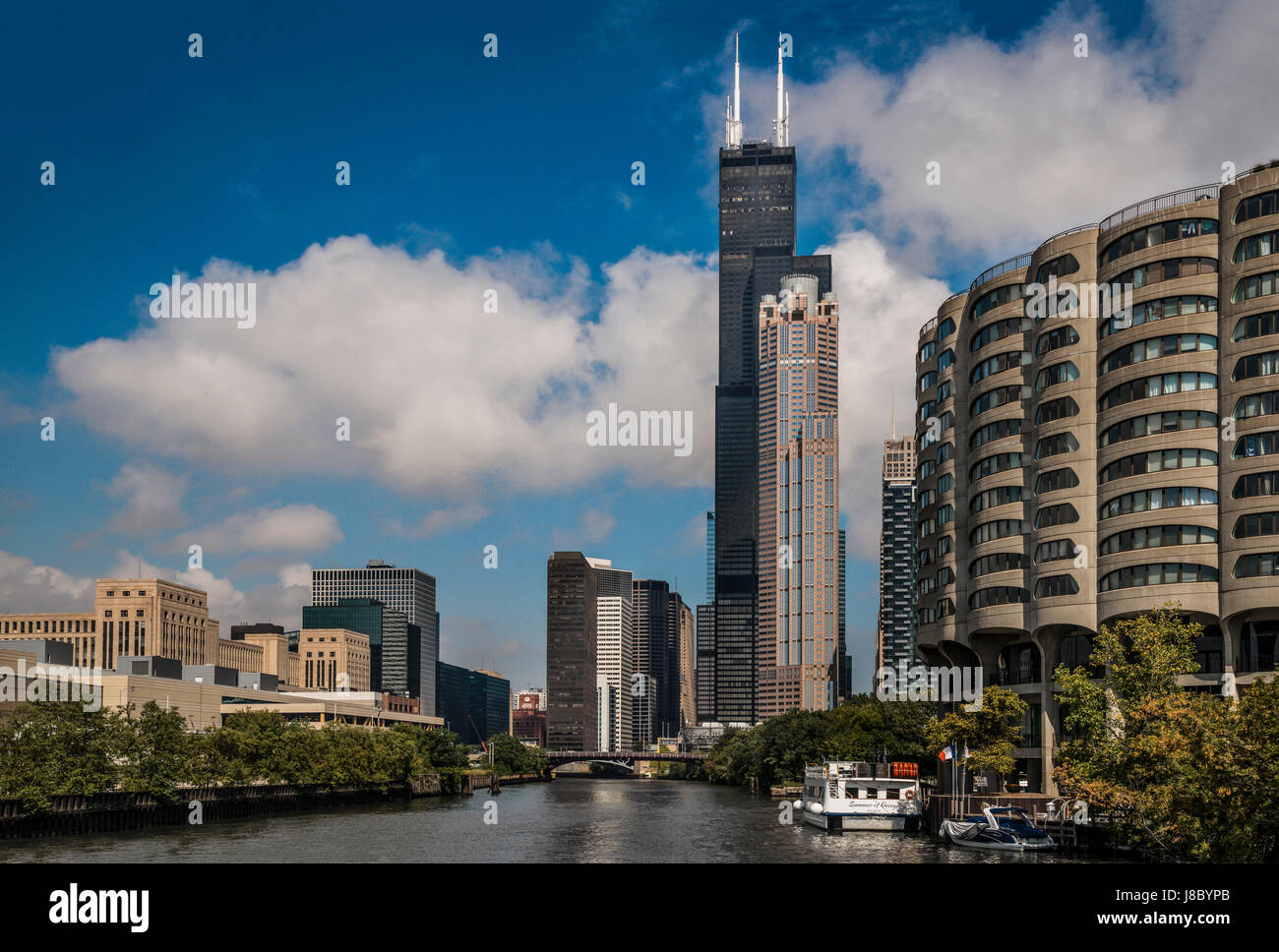 Scenic view of skyscrapers et rivière Chicago USA Banque D'Images