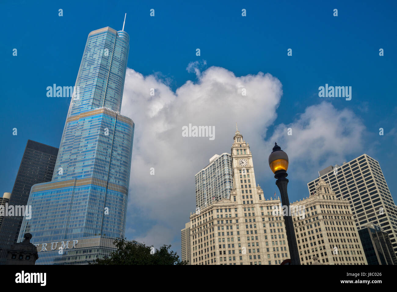 Scenic view of skyscrapers et rivière Chicago USA Banque D'Images