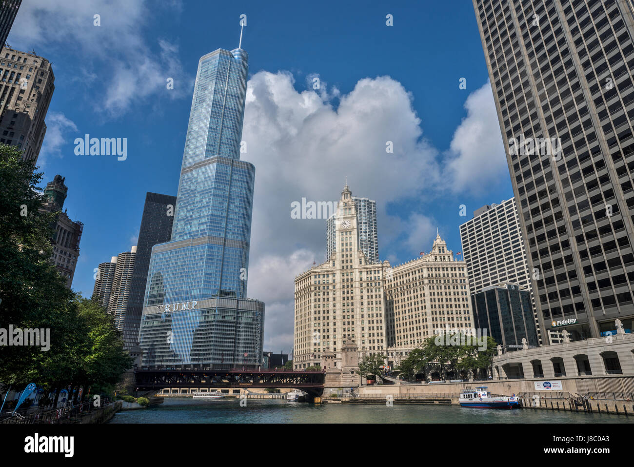 Scenic view of skyscrapers et rivière Chicago USA Banque D'Images