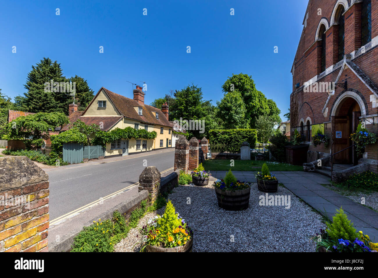DEDHAM, Brook Street, AVEC LE CENTRE D'ART ET D'ARTISANAT DEDHAM SUR LA DROITE Banque D'Images